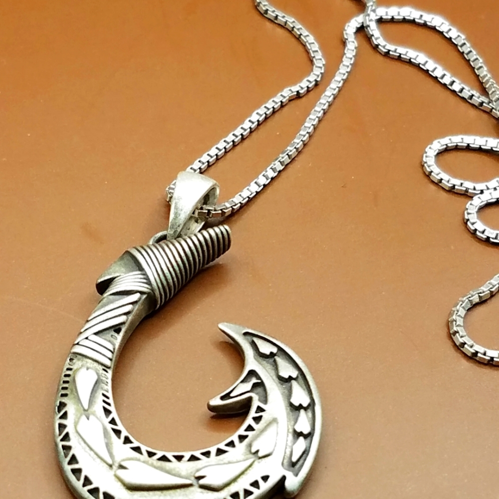 Maui divers fish hook necklace